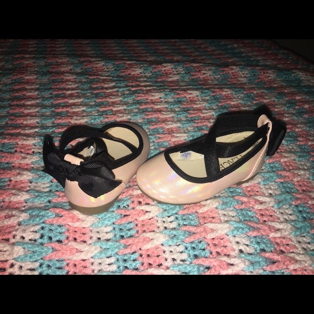 Adorable flats